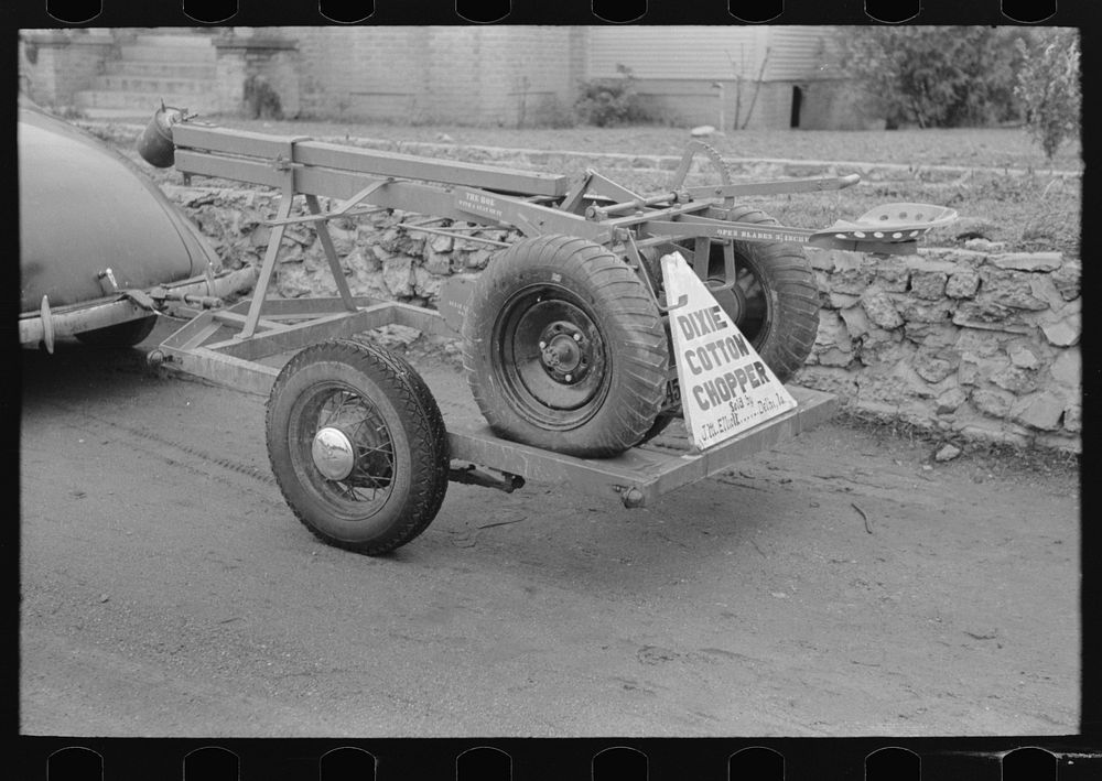 Cotton chopper mounted on automobile trailer, Delhi, Louisiana by Russell Lee