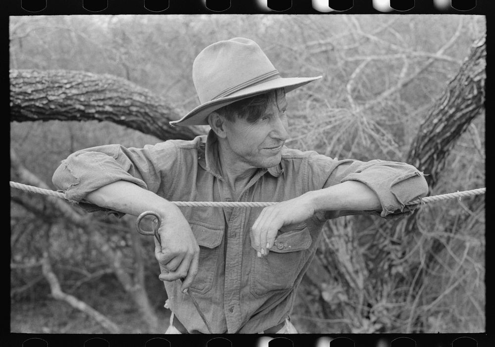 [Untitled photo, possibly related to: White migrant from Arizona near Harlingen, Texas] by Russell Lee