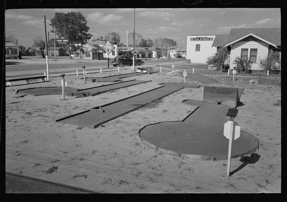 [Untitled photo, possibly related to: Miniature golf course, McAllen, Texas] by Russell Lee