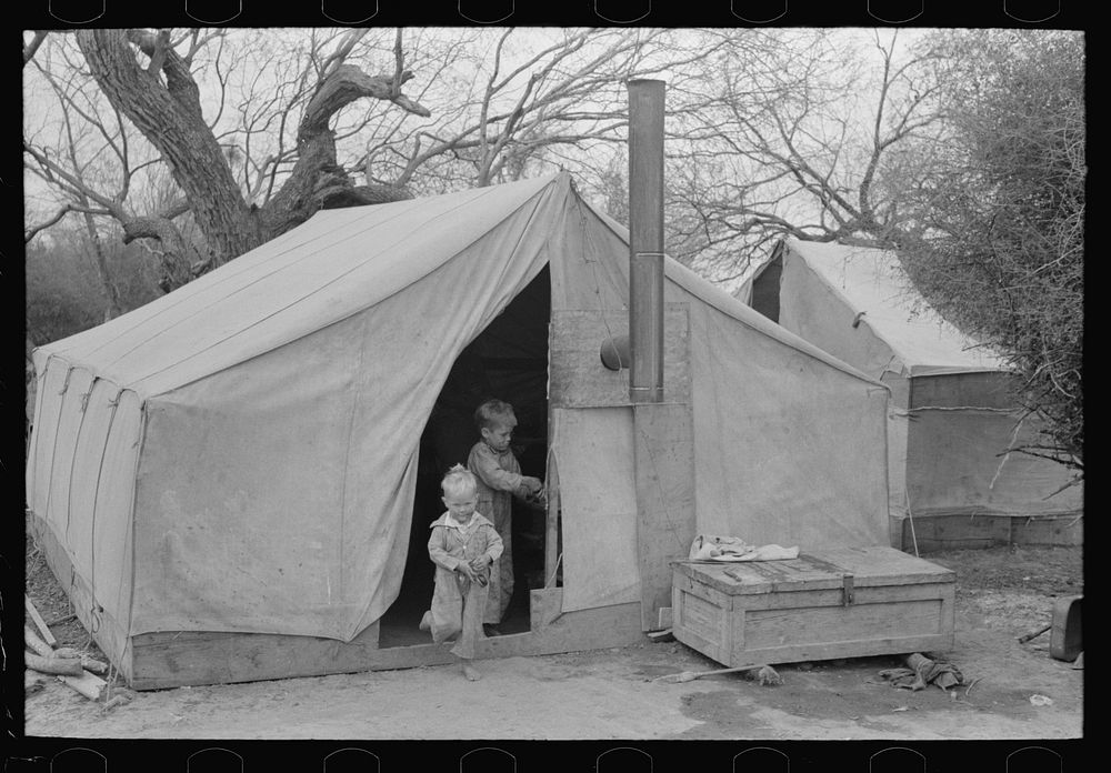 Tent home of white migrants near Harlingen, Texas by Russell Lee