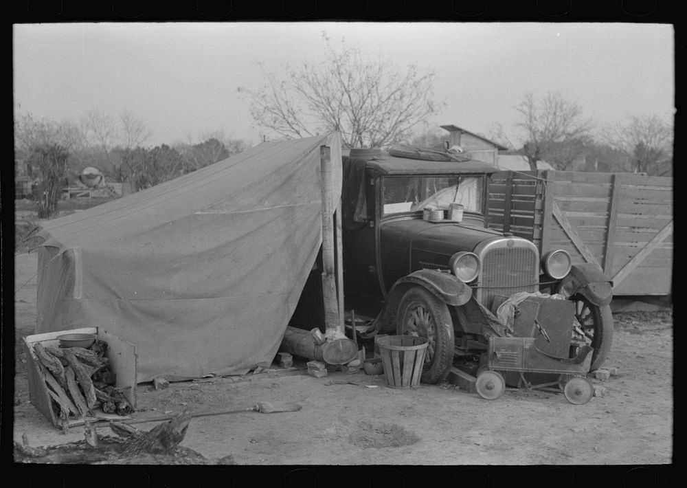 Migrants car and tent, Edinburg, Texas by Russell Lee