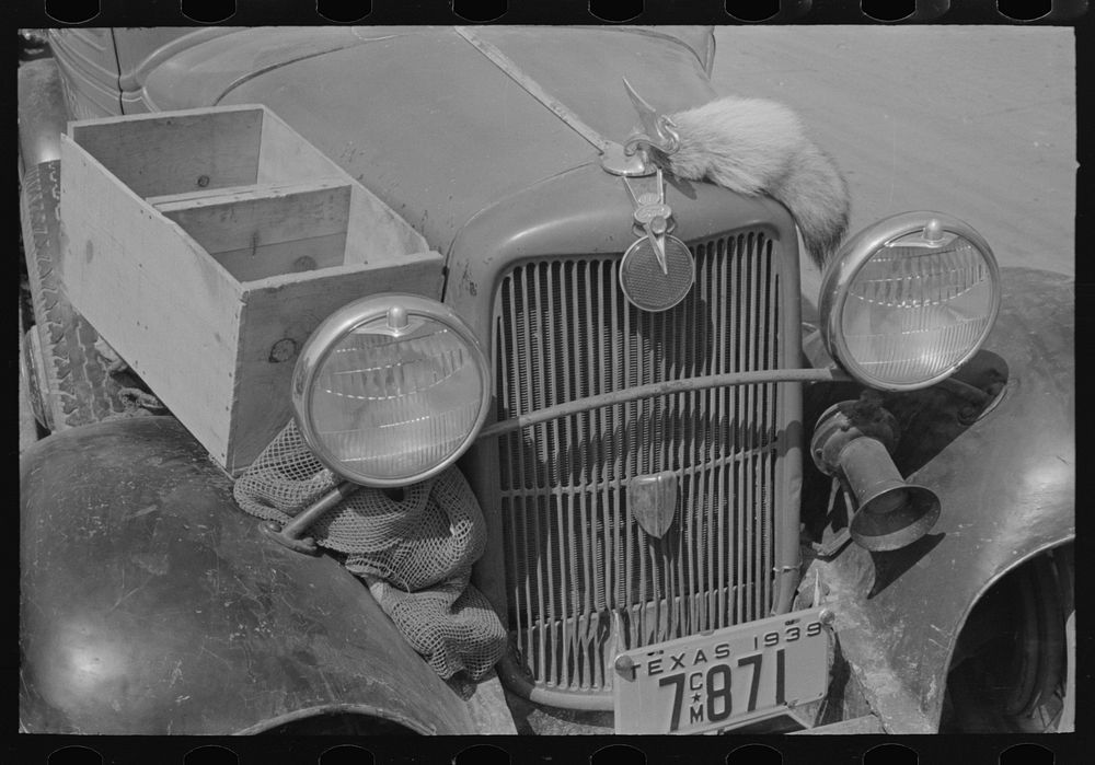 Front of fruit peddler's car, market, San Antonio, Texas by Russell Lee