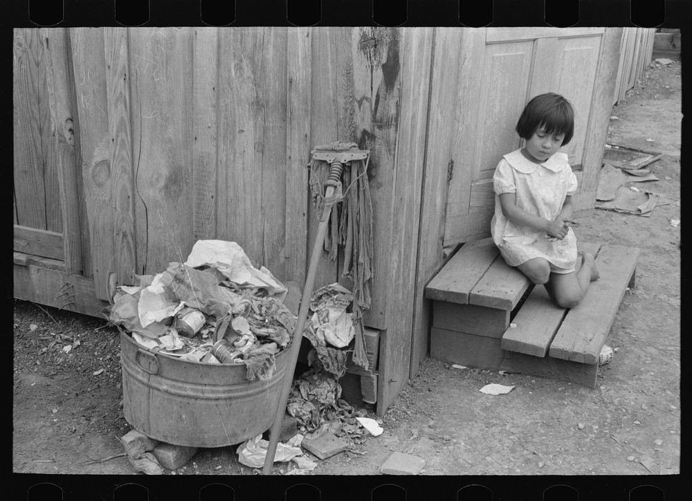 [Untitled photo, possibly related to: Mexican mother and child in doorway, San Antonio, Texas] by Russell Lee