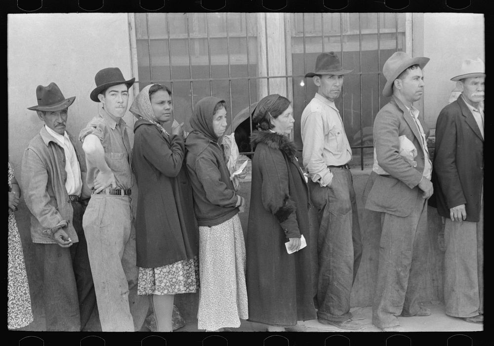 Relief line waiting for commodities, San Antonio, Texas by Russell Lee