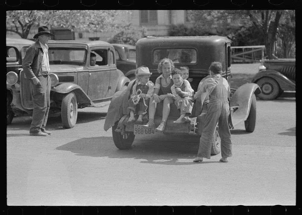 Children on back of automobile, San Augustine, Texas by Russell Lee