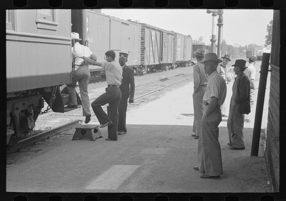 Boarding train at San Augustine, Texas by Russell Lee