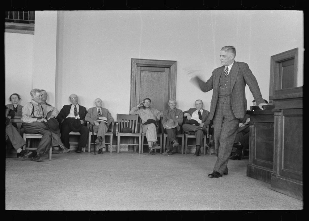 Local banker addressing citizen's meeting, San Augustine, Texas by Russell Lee