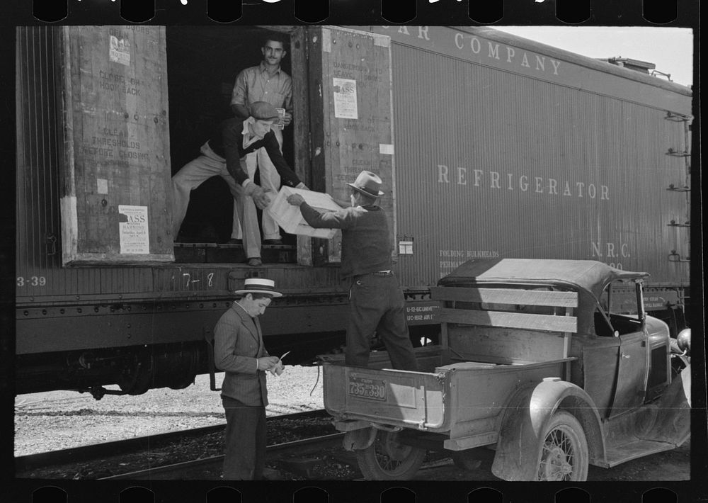 Loading strawberries into refrigerator car, Hammond, Louisiana by Russell Lee
