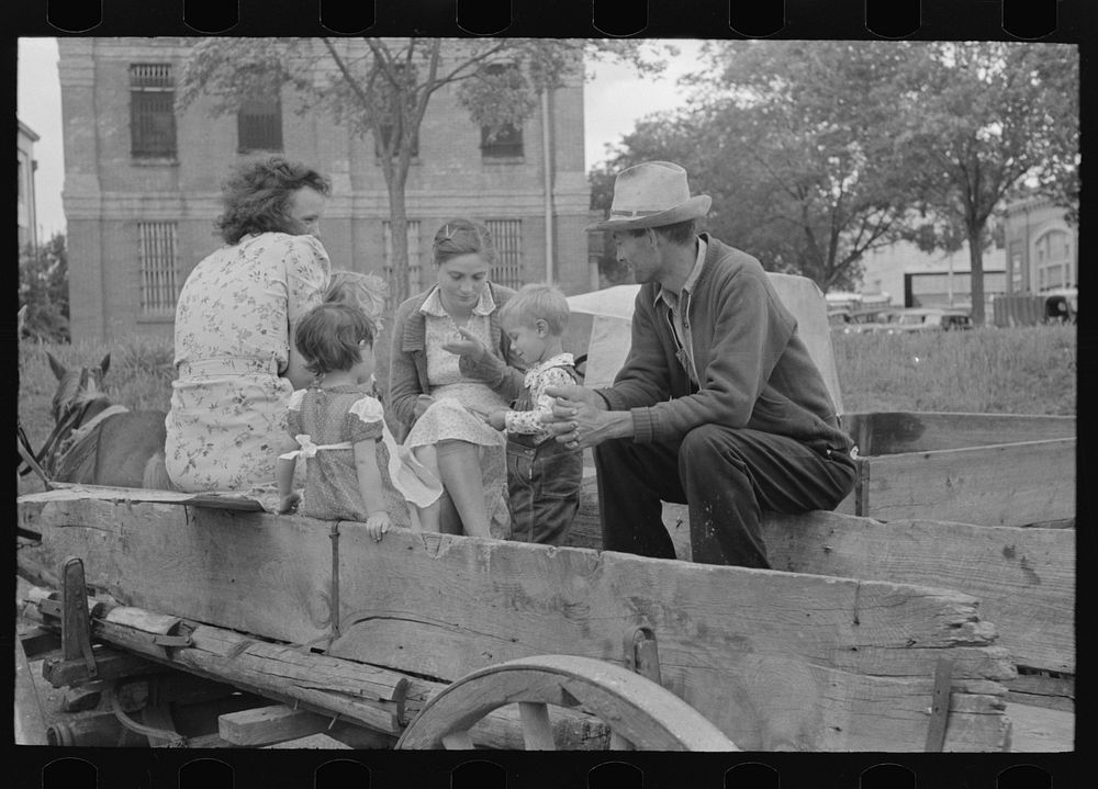 Farmer's family in town, Saturday afternoon, San Augustine, Texas by Russell Lee