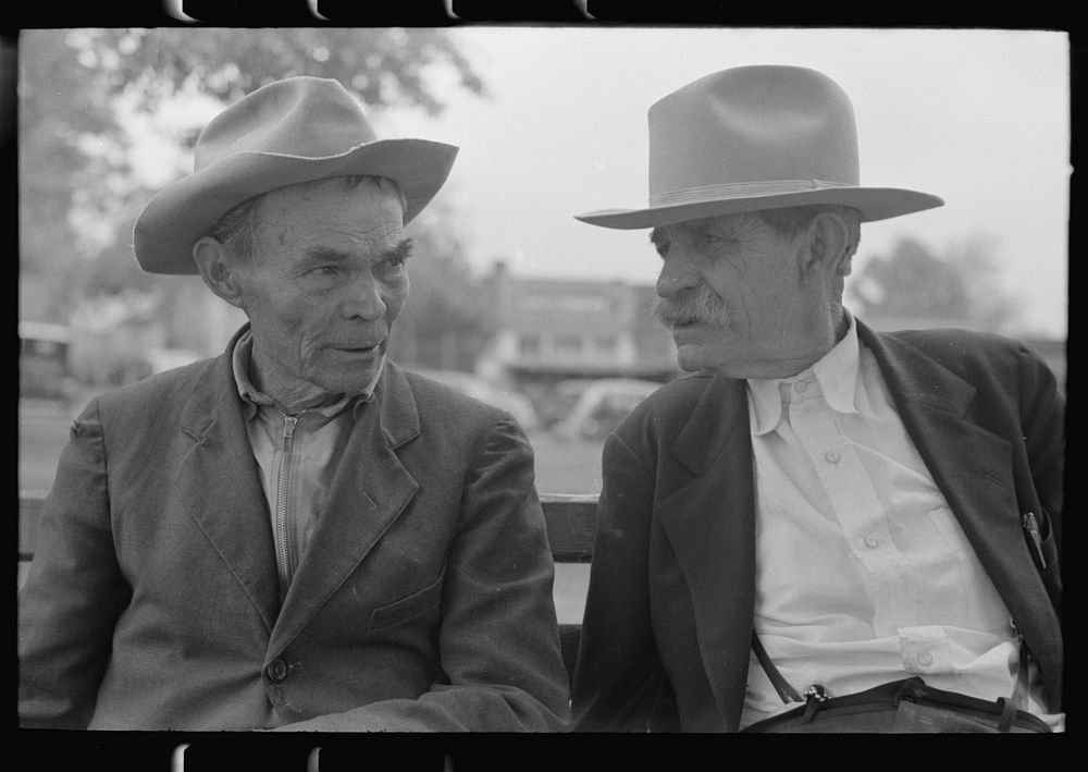 [Untitled photo, possibly related to: Old timers in front of courthouse, San Augustine, Texas] by Russell Lee