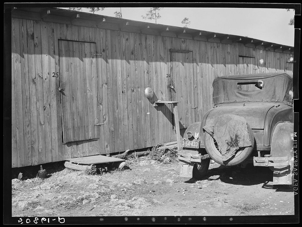  quarters for migrant agricultural workers. Homestead, Florida. Sourced from the Library of Congress.