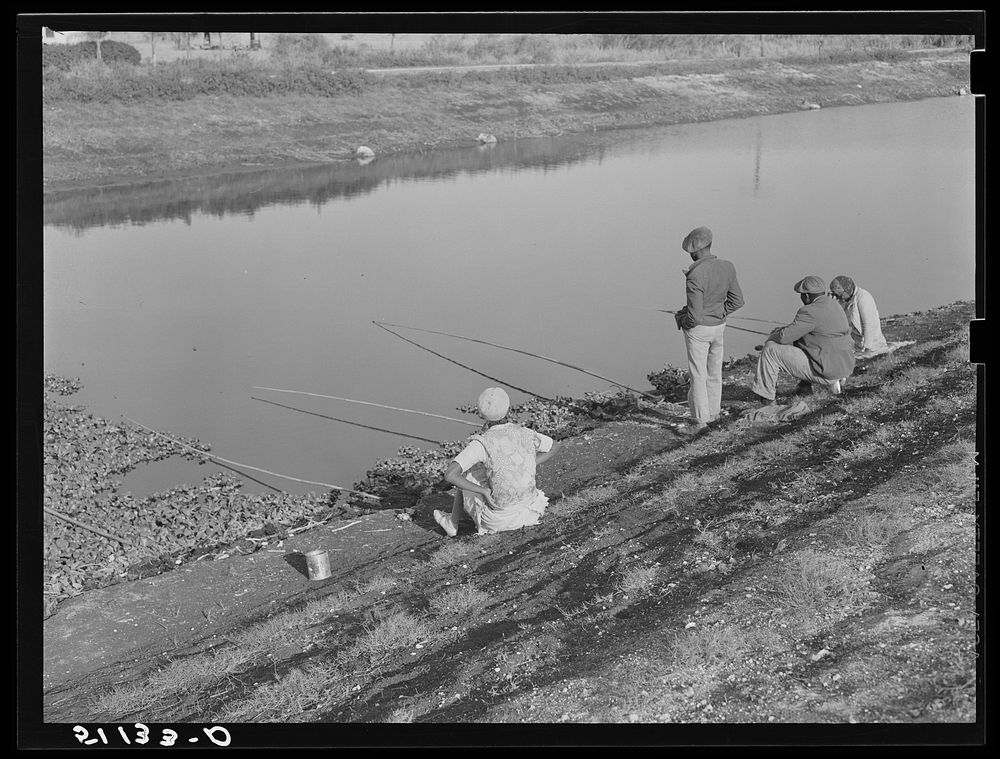 Migratory workers fishing to eat. Belle Glade, Florida. Sourced from the Library of Congress.