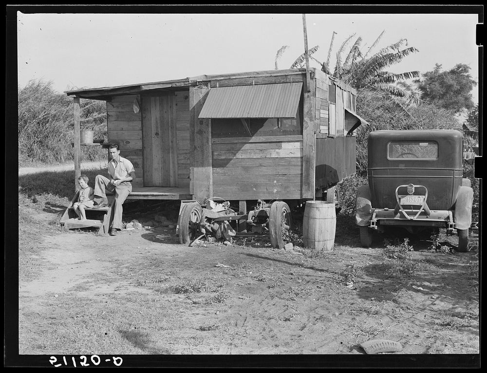 Migrant packinghouse workers' living quarters. Belle Glade, Florida. Sourced from the Library of Congress.