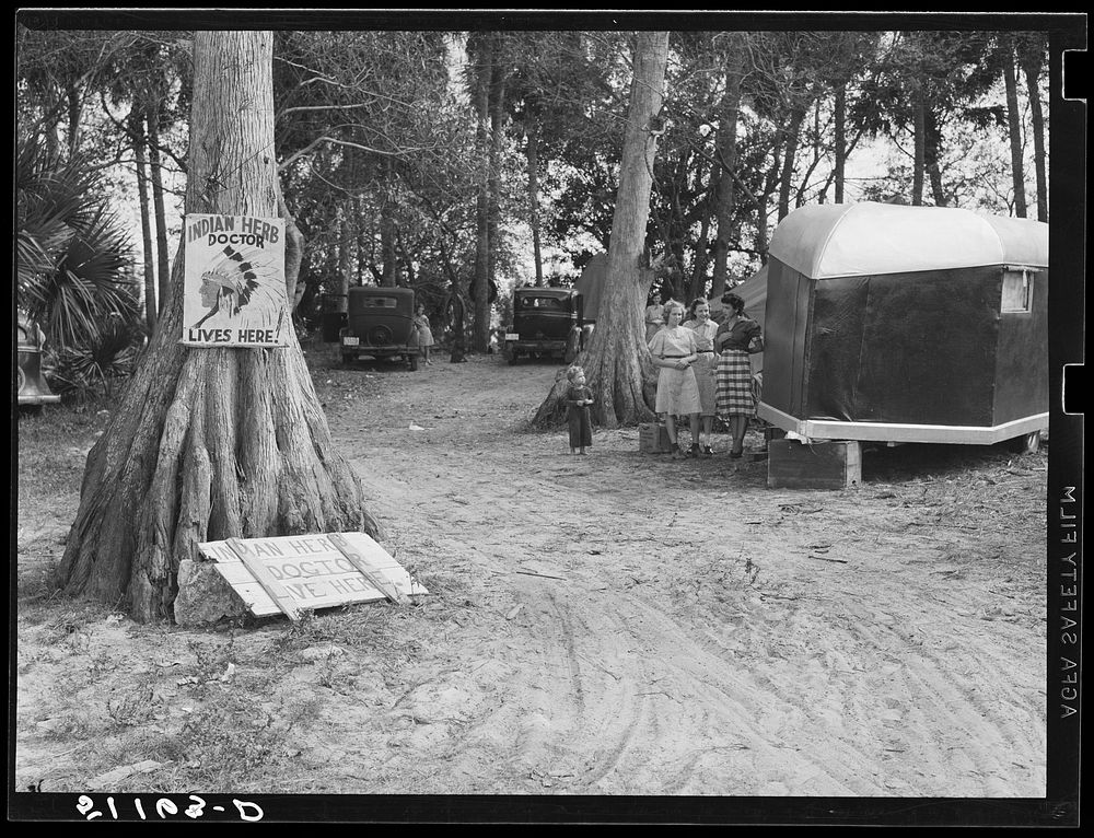 Migratory packinghouse workers camp near Canal Point, Florida. Sourced from the Library of Congress.