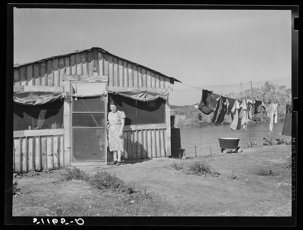 Migratory packinghouse workers living quarters near Lake Harbor, Florida. Sourced from the Library of Congress.