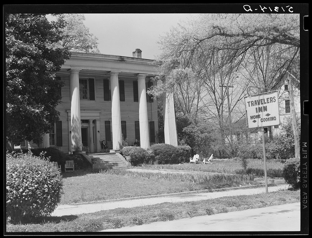 Old Jones home, now travelers' inn. Madison, Georgia. Sourced from the Library of Congress.