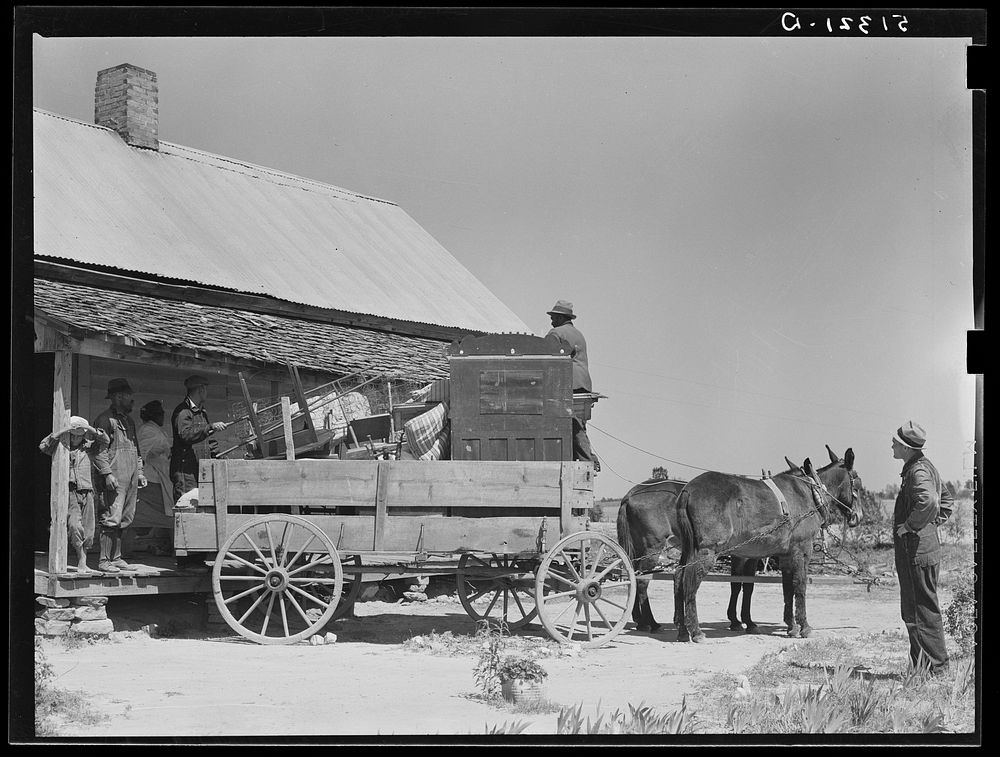 Former tenant moving into new house where he will be a day laborer. Southern Georgia. Sourced from the Library of Congress.
