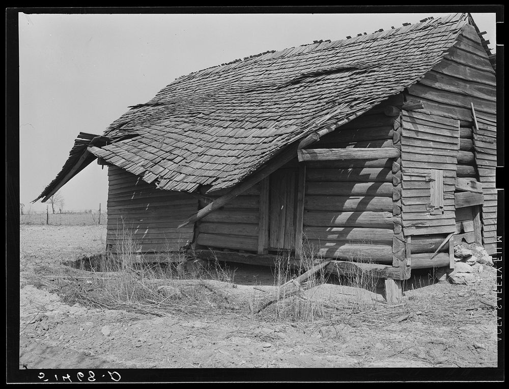 Section of old deserted house. Coffee County, Alabama. Sourced from the Library of Congress.