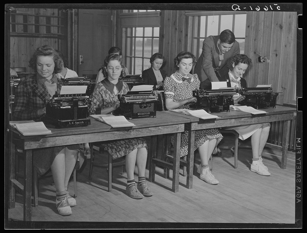 Students in typing class in school. Ashwood Plantations, South Carolina. Sourced from the Library of Congress.