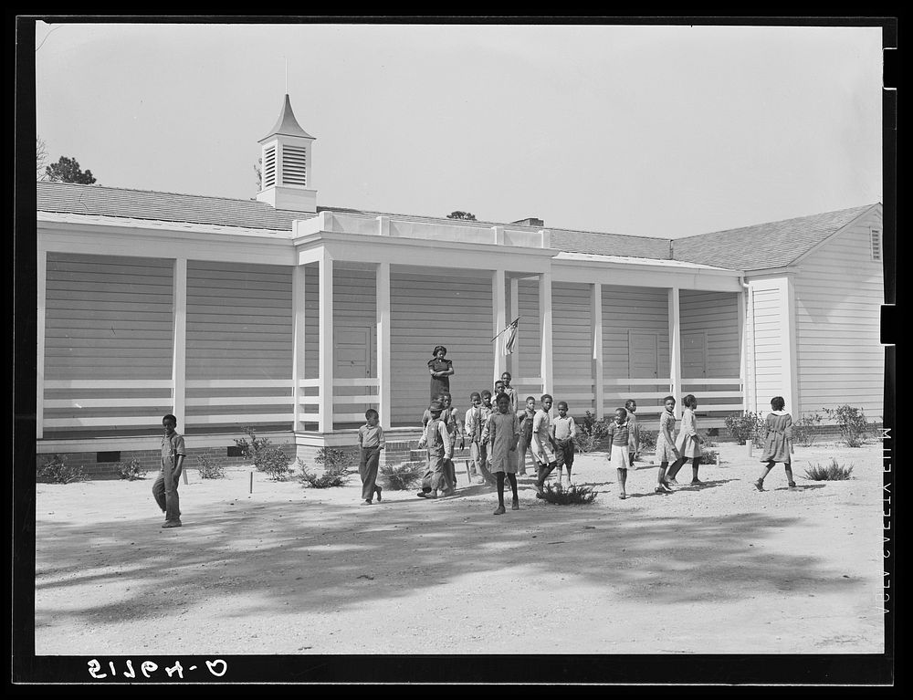 Schoolchildren going home. Prairie Farms, Alabama. Sourced from the Library of Congress.