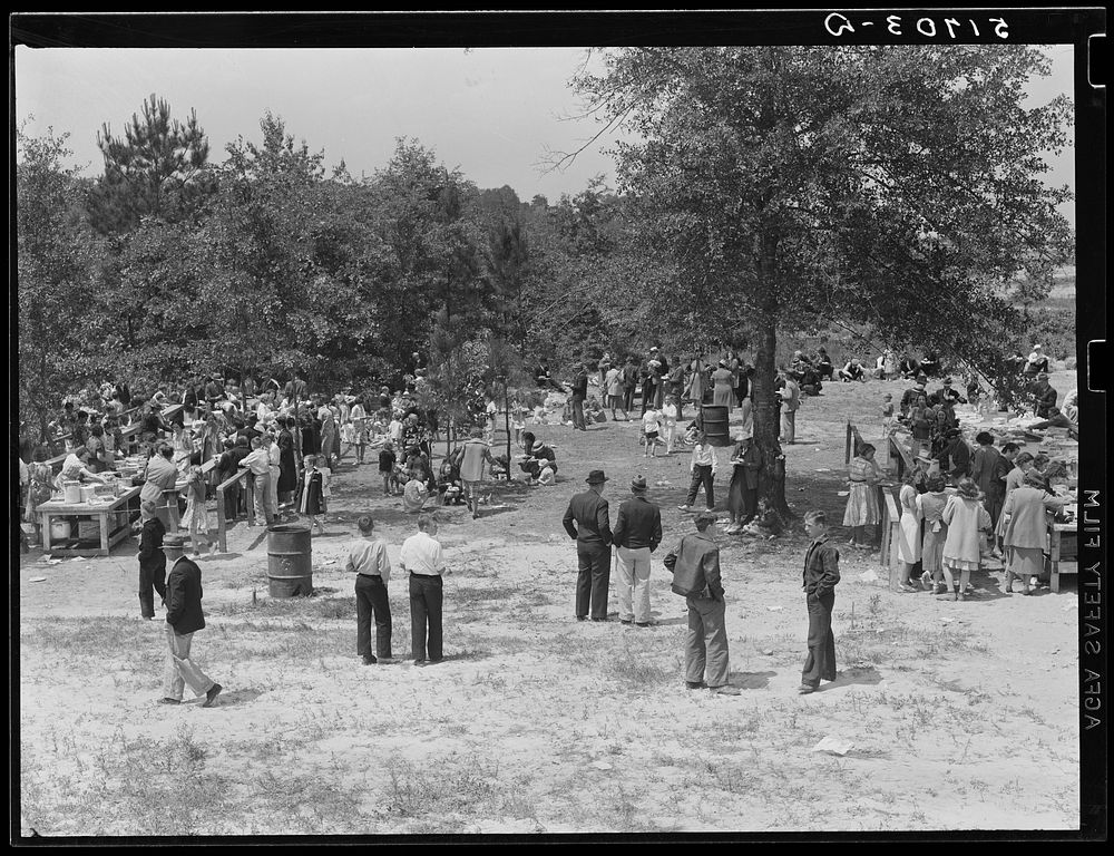 Picnic lunch at May Day-Health Day festivities at Ashwood Plantations, South Carolina. Sourced from the Library of Congress.