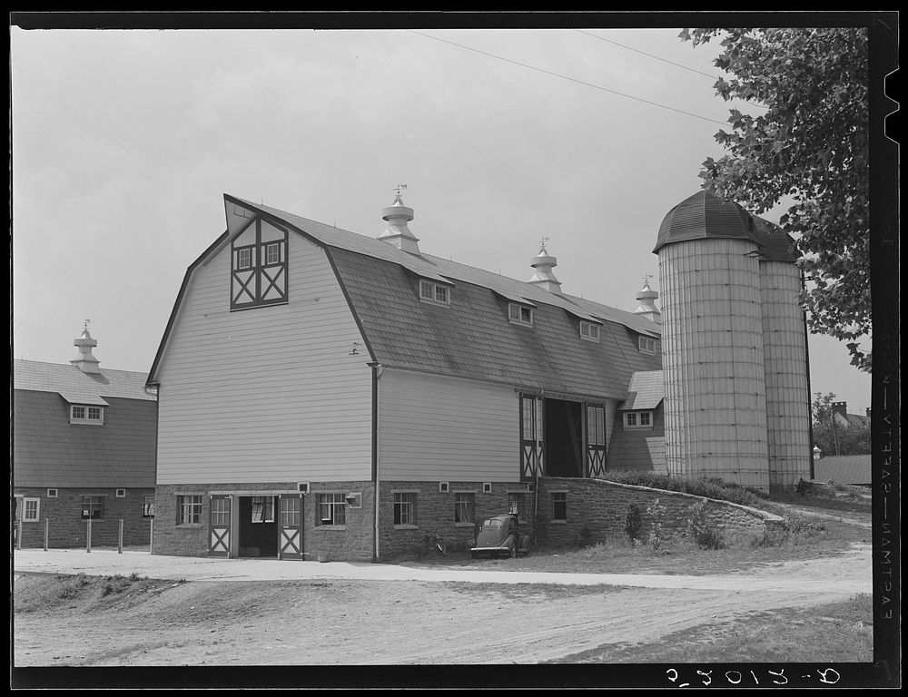 Large dairy barn. York County, Pennsylvania. Sourced from the Library of Congress.