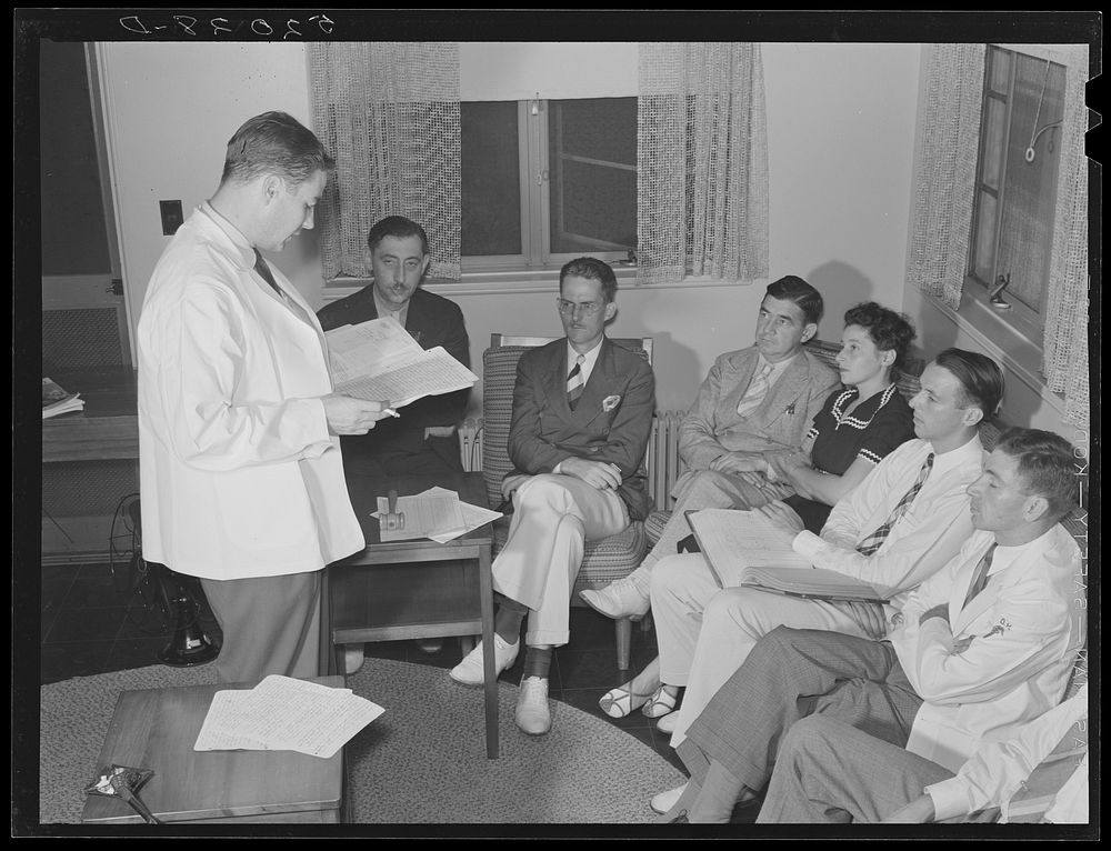 [Untitled photo, possibly related to: Meeting of board of directors, cooperative medical association. Greenbelt, Maryland].…