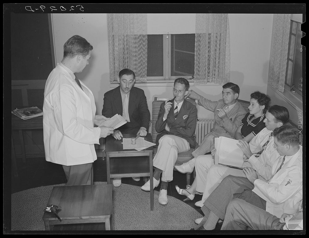 Meeting of board of directors, cooperative medical association. Greenbelt, Maryland. Sourced from the Library of Congress.