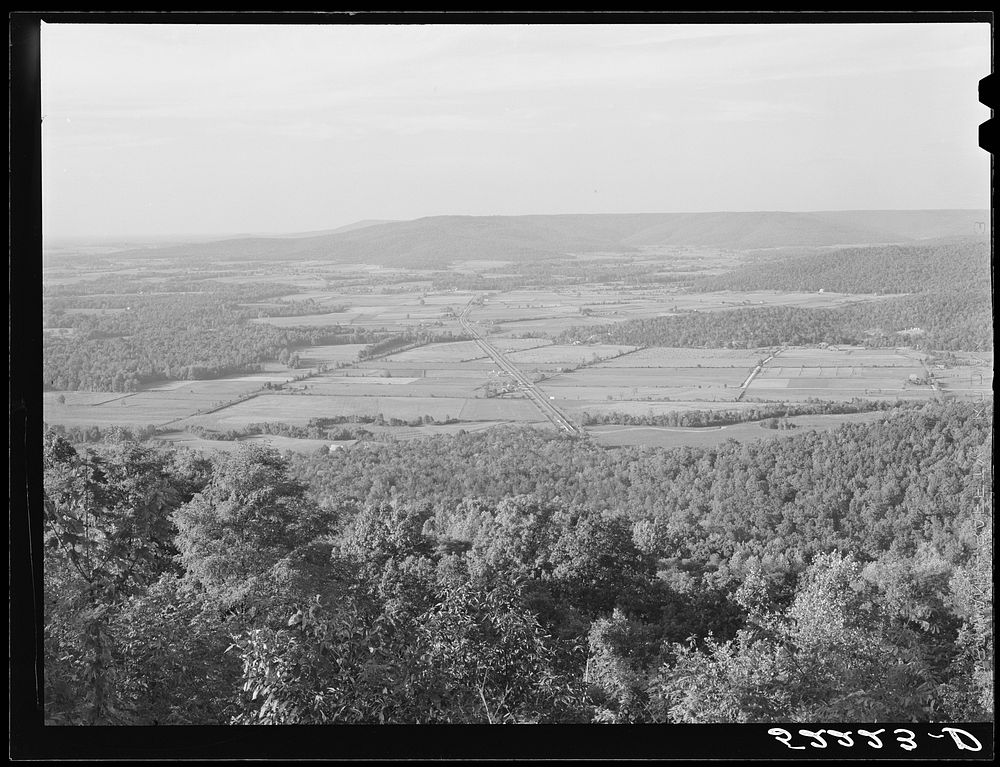 View from Cumberland Plateau near Monteagle, Tennessee. Sourced from the Library of Congress.