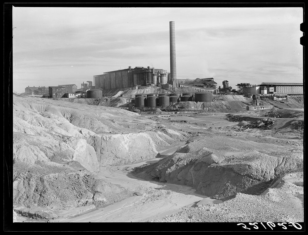 Copper mining and sulphuric acid plant. Copperhill, Tennessee. Sourced from the Library of Congress.