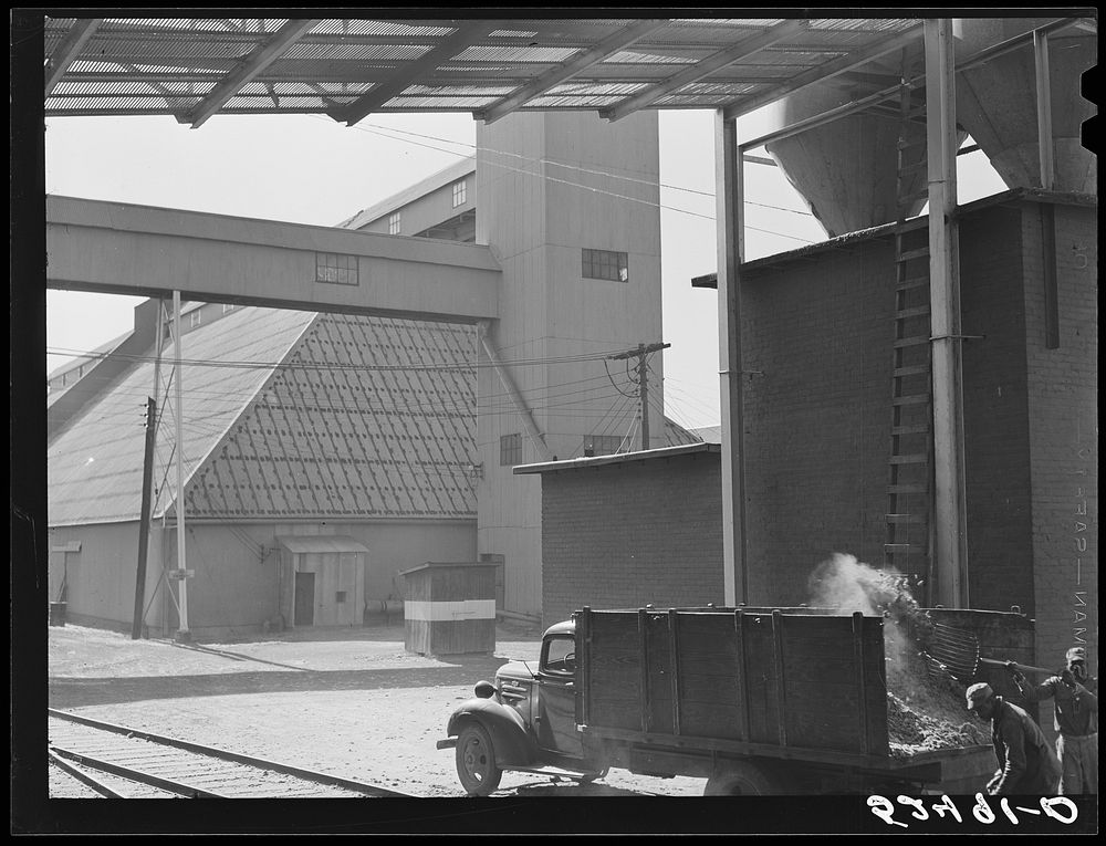 Cottonseed oil plant near Clarksdale, Mississippi Delta. Sourced from the Library of Congress.