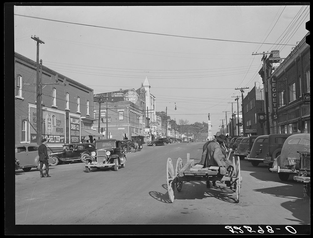 [Hillsboro] street. Oxford, Granville County, North Carolina. Sourced from the Library of Congress.