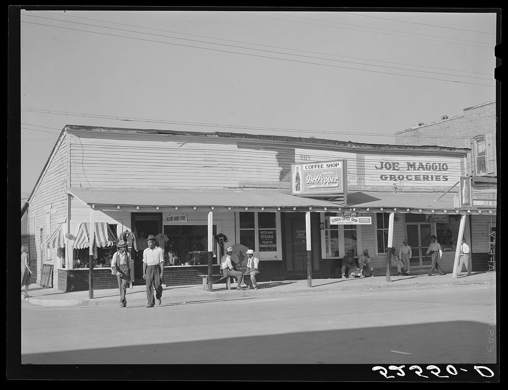 Street scene, Tchula, Mississippi Delta. Sourced from the Library of Congress.