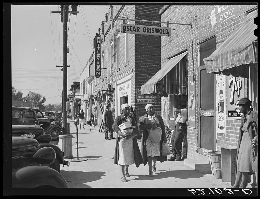 es on way to work in stem factory. Main street, Wendell, Wake County, North Carolina. Sourced from the Library of Congress.