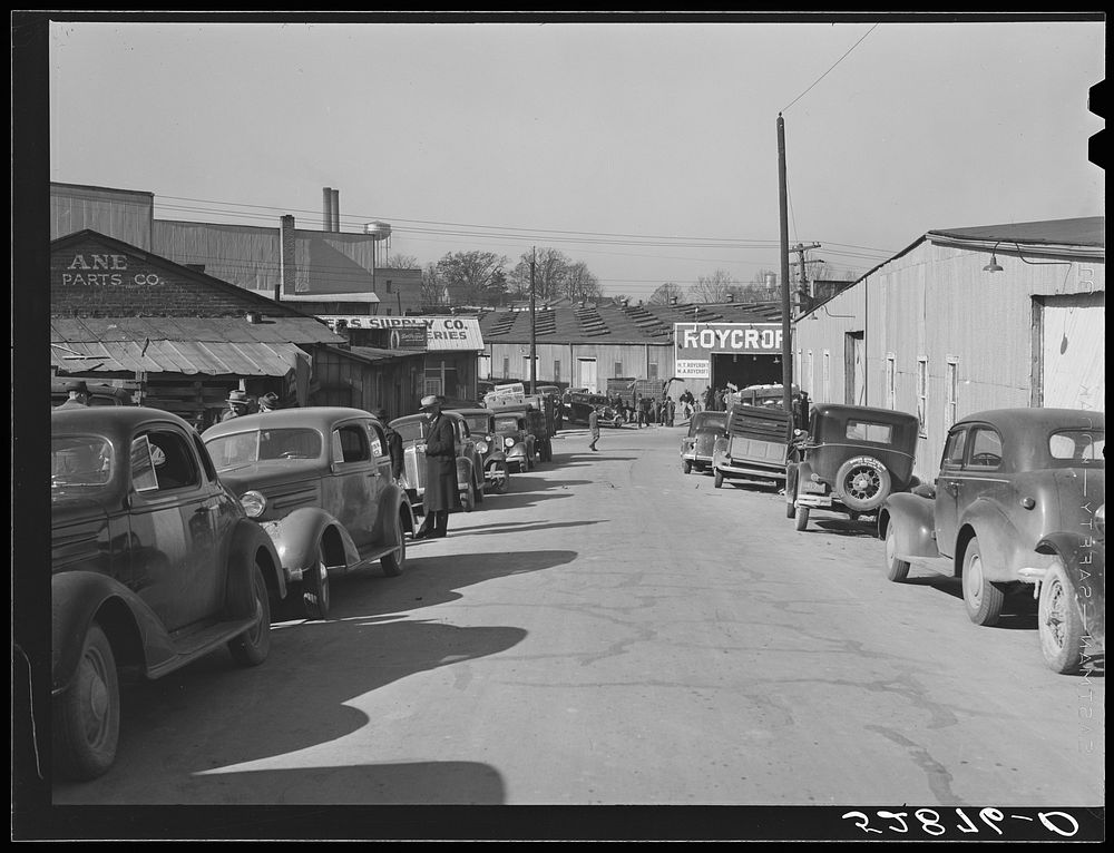 Street in warehouse district during tobacco auction sales. Durham, North Carolina. Sourced from the Library of Congress.