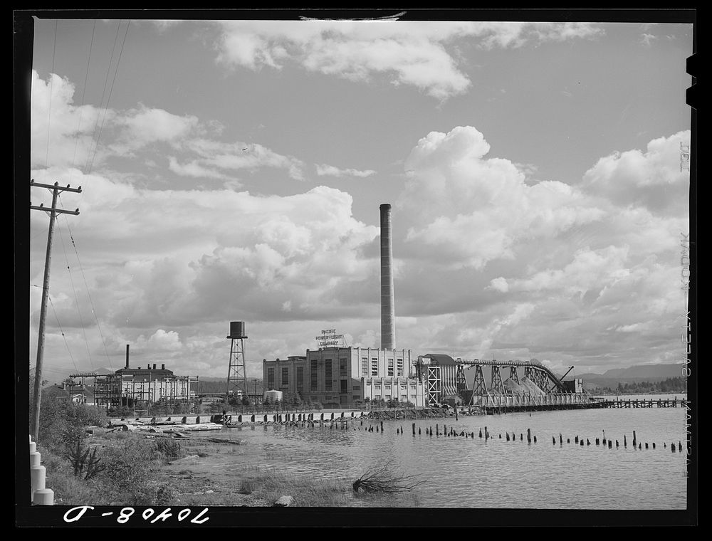[Untitled photo, possibly related to: Pacific Power and Light Company plant. Astoria, Oregon] by Russell Lee