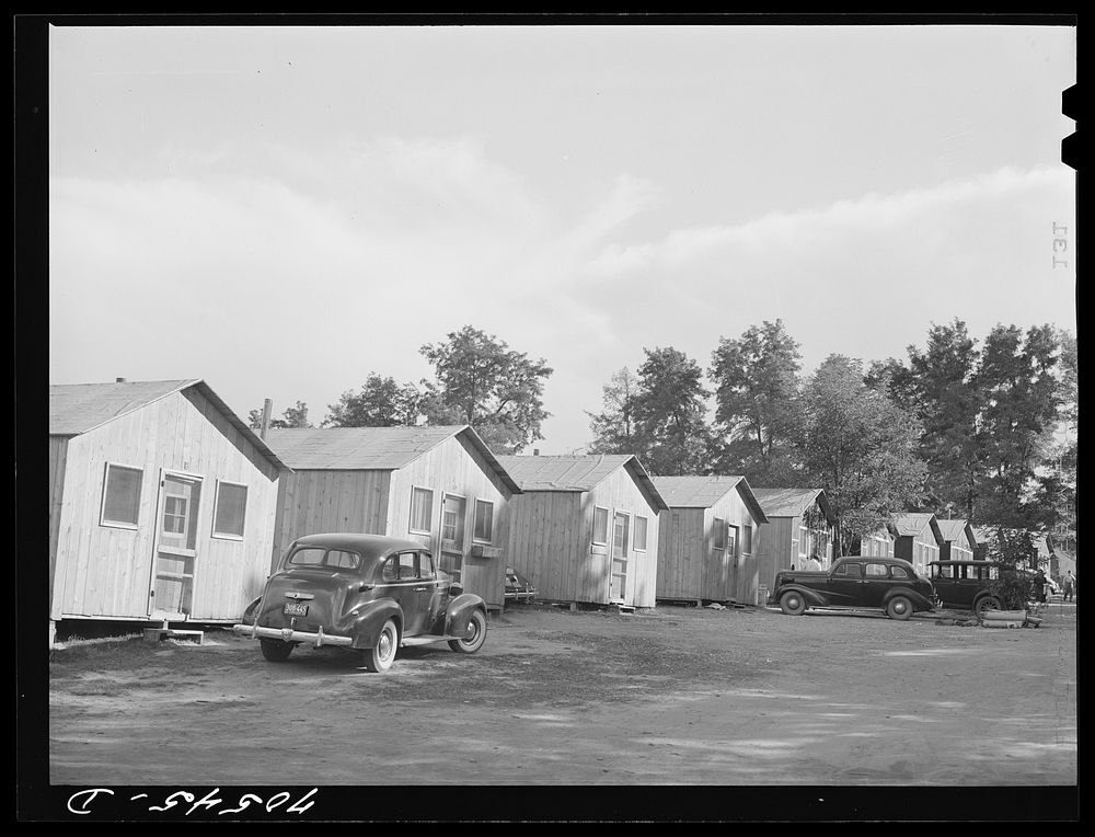Cabin court, Hermiston, Oregon. This court for workmen at the Umatilla rdnance depot was built in two weeks; people moved in…