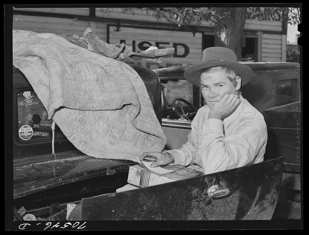 Workman at the Umatilla ordnance depot who sleeps in his car. Hermiston, Oregon by Russell Lee