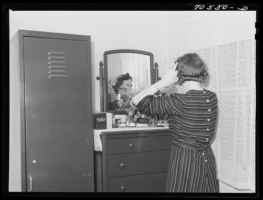 Room in FSA (Farm Security Administration) dormitories occupied by women who work at the Navy shipyards. Bremerton…