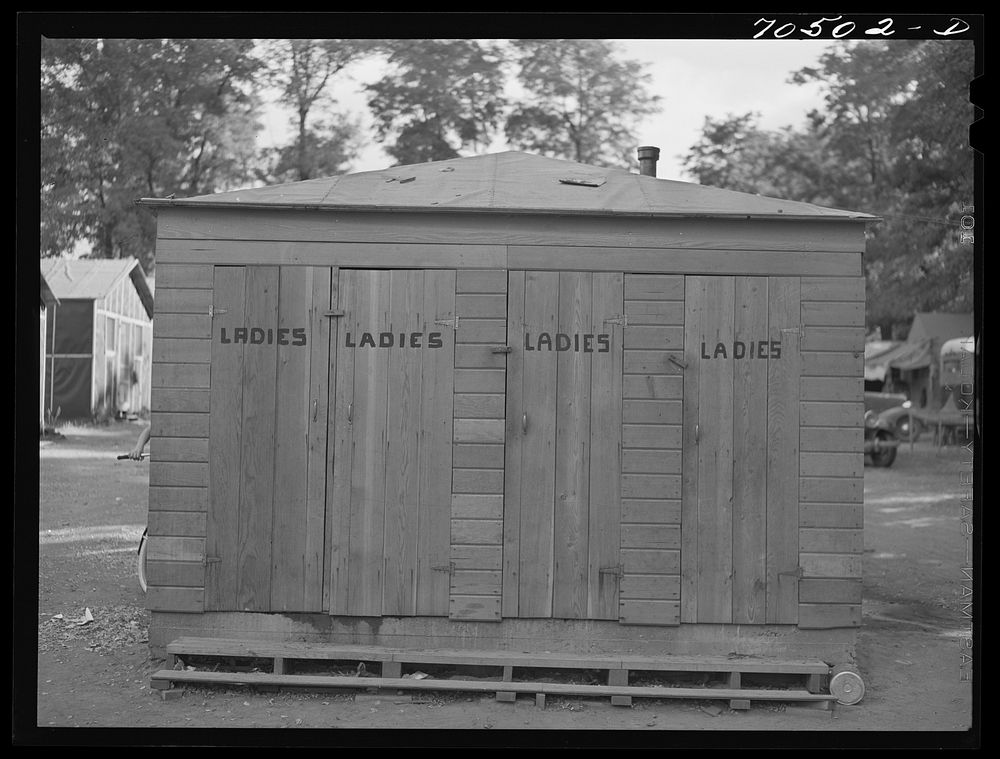 Sanitary facilities at cabin-trailer camp used by workmen and their families. Hermiston, Oregon by Russell Lee