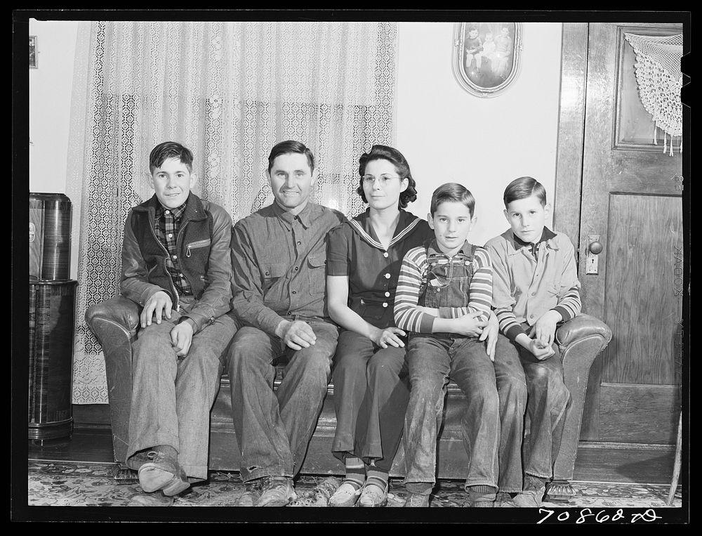 Mr. and Mrs. Lee Wagoner and their family. Black Canyon Project, Canyon County, Idaho by Russell Lee