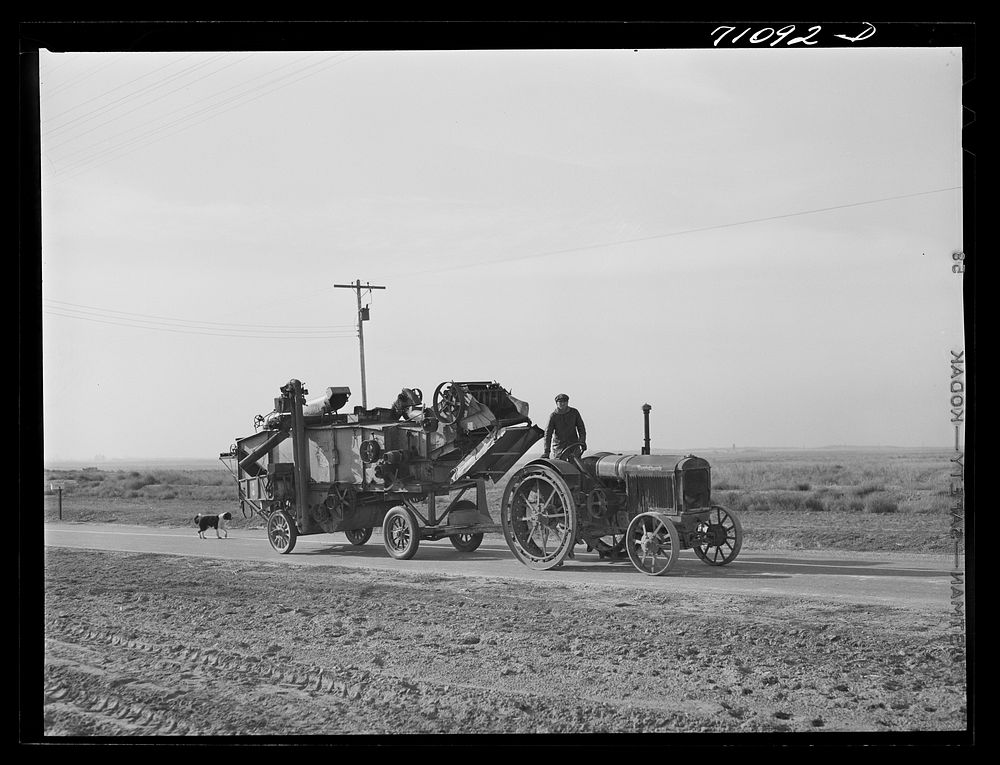 [Untitled photo, possibly related to: Threshing machine. Canyon County, Idaho] by Russell Lee