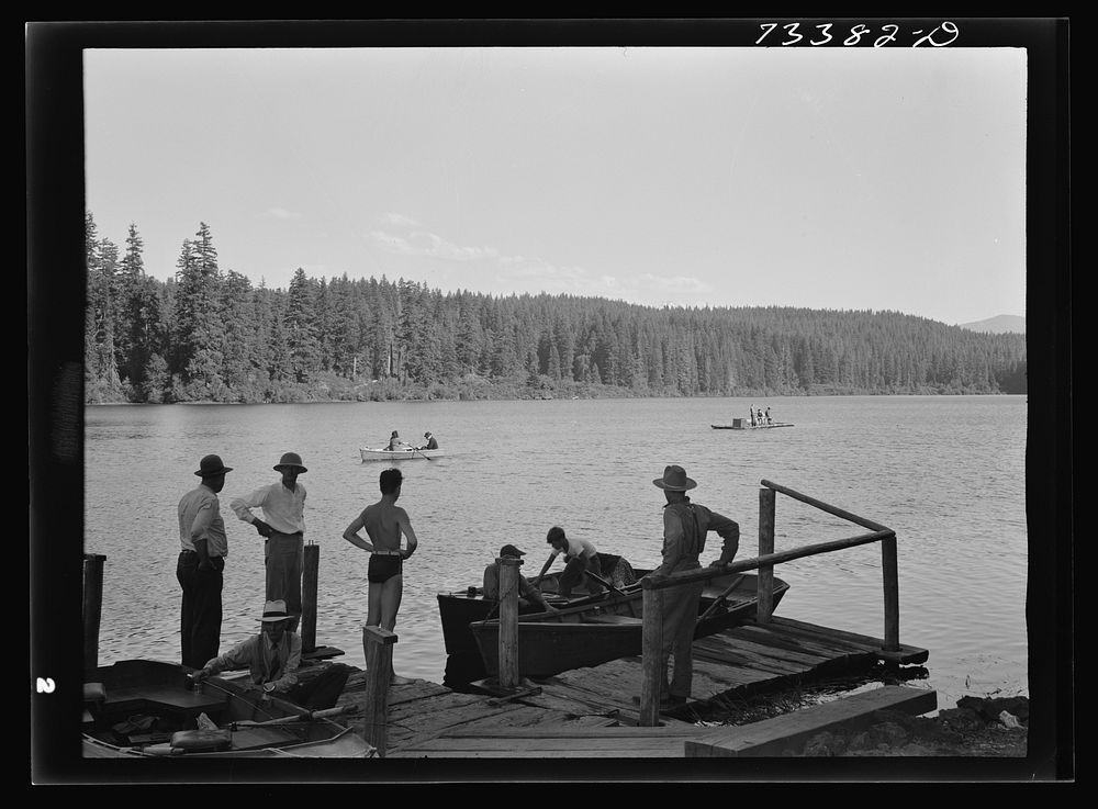 Deschutes County, Oregon. Vacationists at Davis Lake by Russell Lee