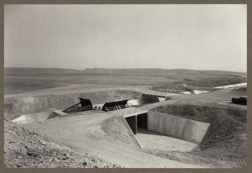 Madera canal, Central Valley Reclamation Project, Calif. A group of canal structures in the vicinity of station 330. In the…