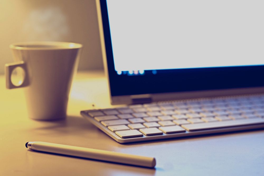 Mac Keyboard Monitor Pen Coffee Cup 