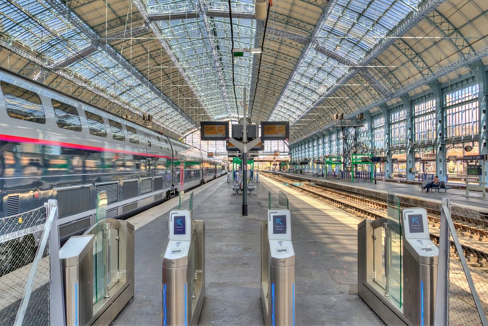 Free Bordeaux train station image, public domain CC0 photo.