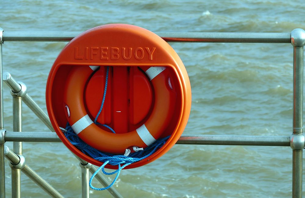 Lifebuoy ring hanging photo, free public domain CC0 image