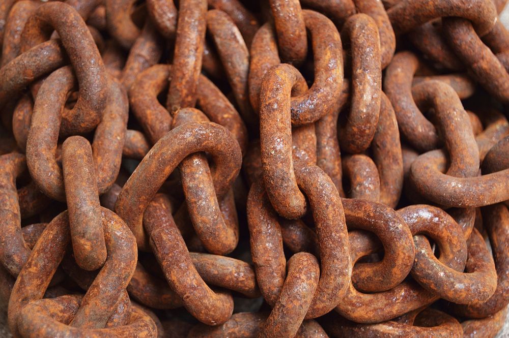 Rusted chain background, free public domain CC0 image.