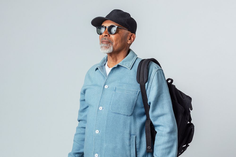 Senior black man wearing a cap and sunglasses