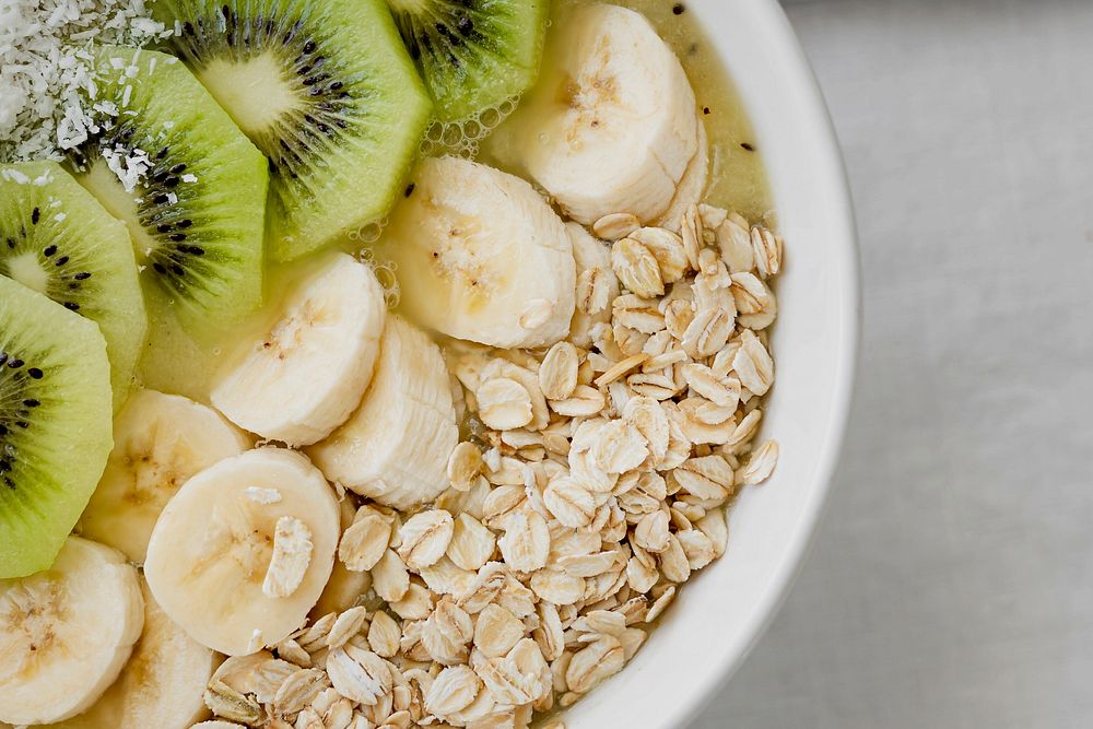 Healthy oatmeal breakfast bowl recipe idea closeup